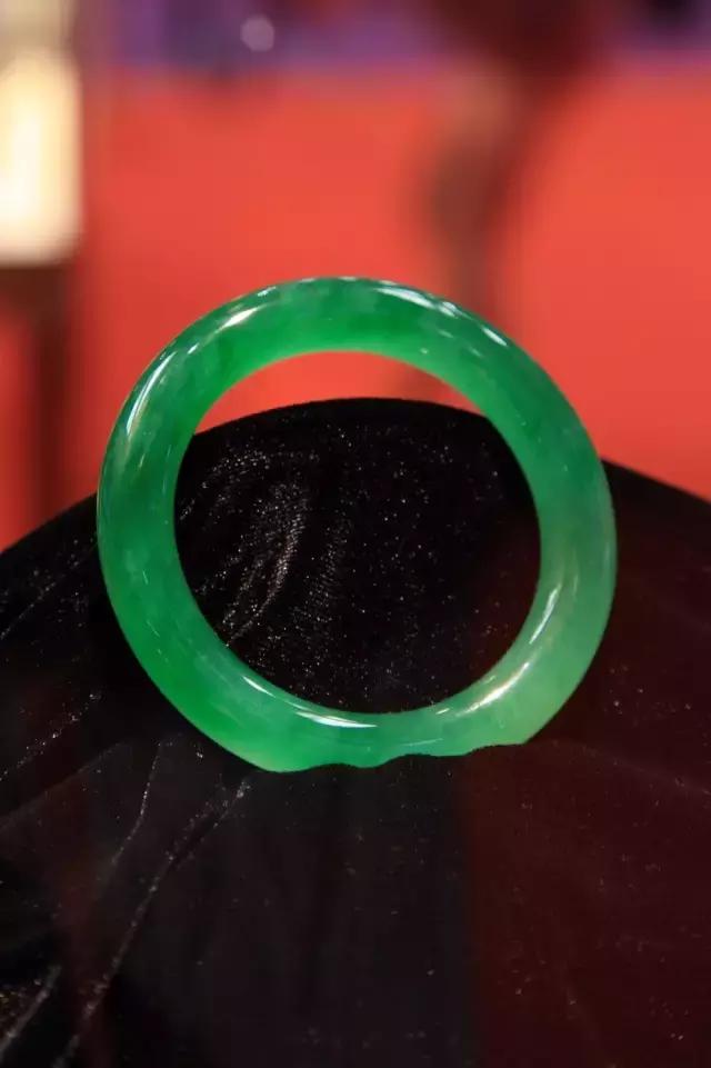 最美的翡翠玉手镯,最美玉手镯各种款式