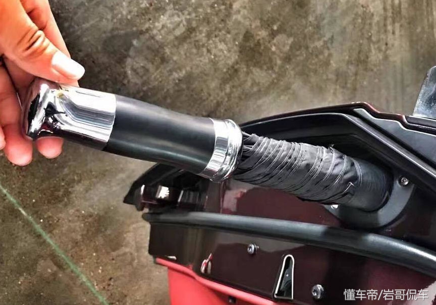 劳斯莱斯的一把雨伞值多少钱,劳斯莱斯车上的一把雨伞