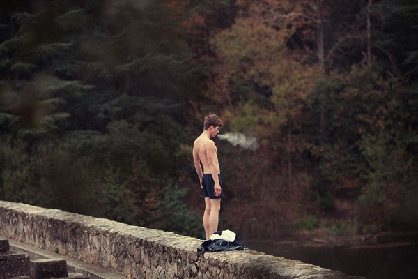 英国版《以你的名字呼唤我》嫩弟「红萝卜」解决寂寞