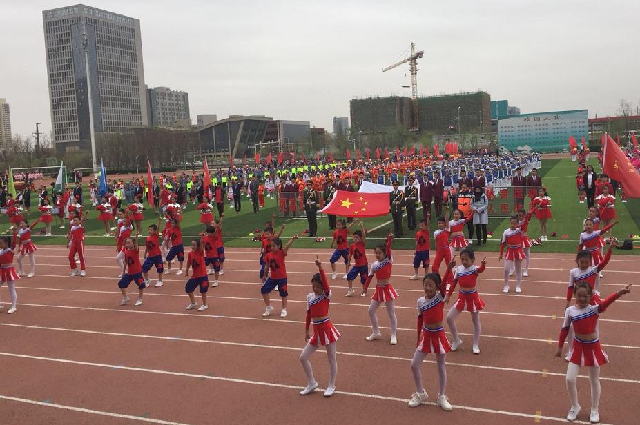 小学生运动会的童趣,有趣的运动会一年级小学生