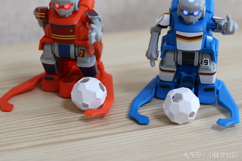 还记得儿时的大空翼吗？米家众筹新品SIMI足球机器人带你重温