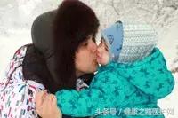 长在嘴边上的痘痘什么原因,嘴边长痘痘然后嘴肿了