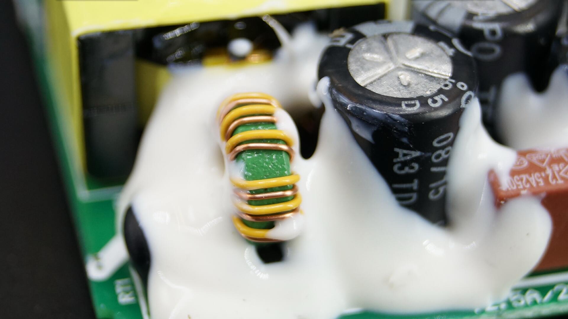 魅族充电器二换一,魅族原装充电器拆解