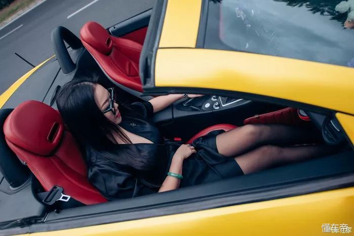 奔驰slk200硬顶敞篷哪个颜色好看,奔驰slk200敞篷版值得买吗