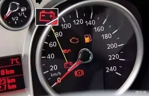 故障灯全部亮了什么情况,发动机故障灯亮了继续行驶没事吧