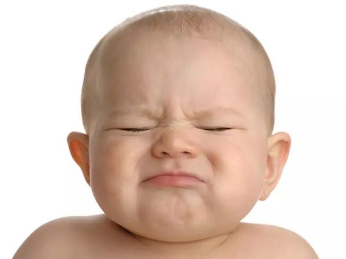 婴儿攒肚和便秘的区别放屁很臭,怎么判断宝宝是不是便秘或者攒肚