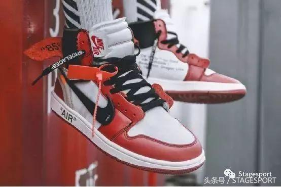 谁说打篮球就一定要穿好的球鞋,supreme白色足球衣