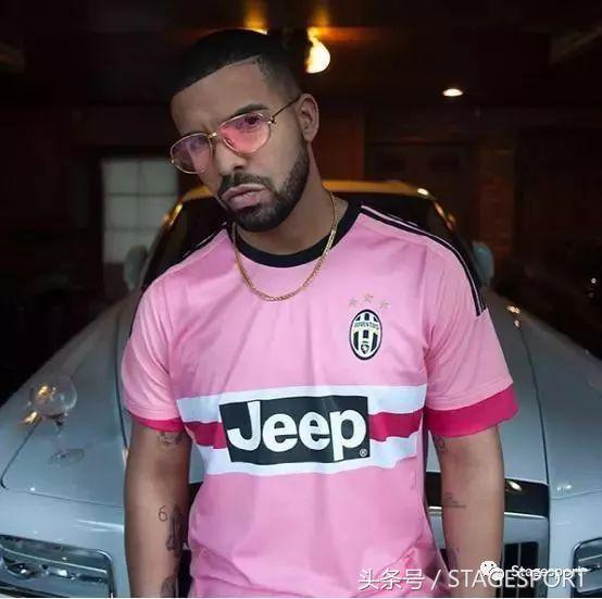 谁说打篮球就一定要穿好的球鞋,supreme白色足球衣