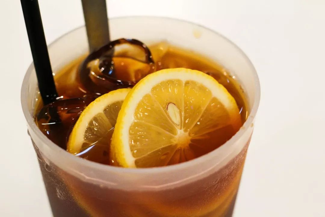 100元吃一天路边摊,100元吃一天饭