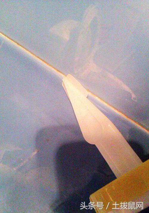 地砖缝隙变黑怎样处理,地砖缝隙发黑一招变白