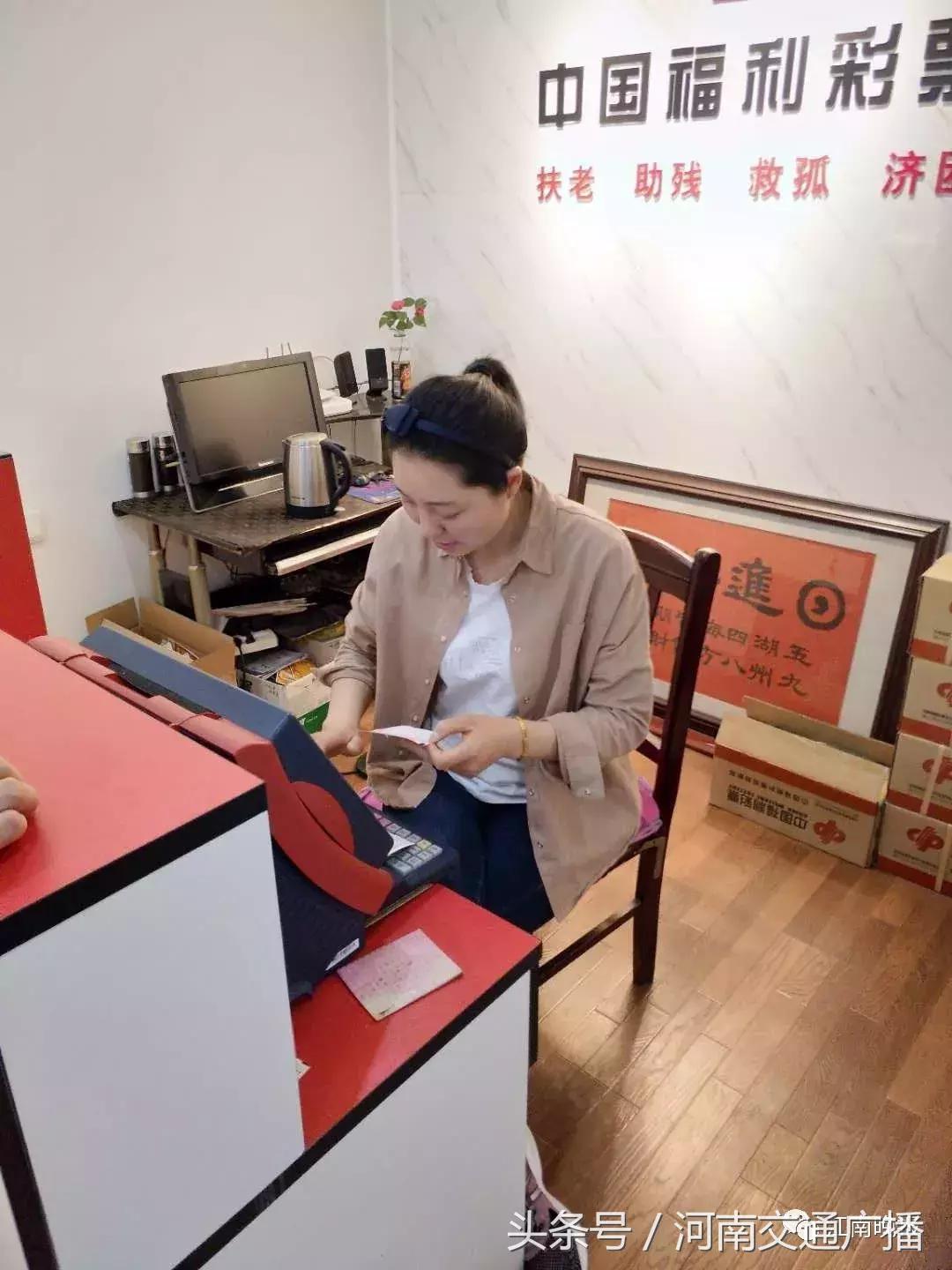 大妈让店主代买彩票结果中了100万,江苏一人中彩票8000万