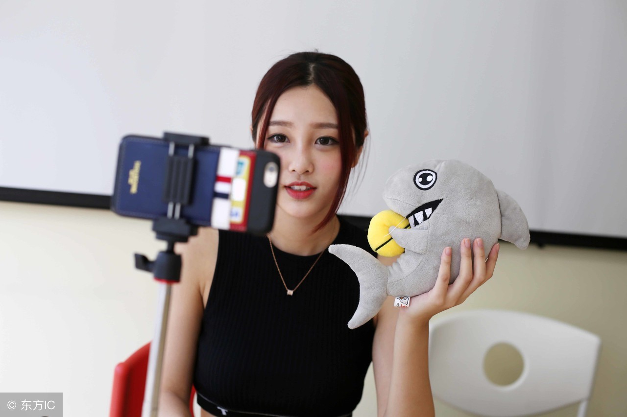 老婆沉迷直播该离婚吗,老妈迷上直播怎么办