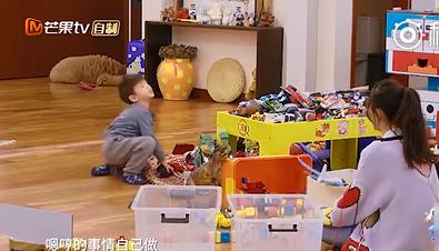 嗯哼收拾玩具不用妈妈帮如何培养孩子自理能力呢？