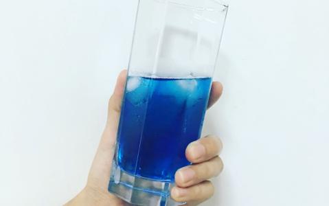 蓝色可乐和普通可乐有什么区别,两块钱的可乐和三块钱的可乐区别