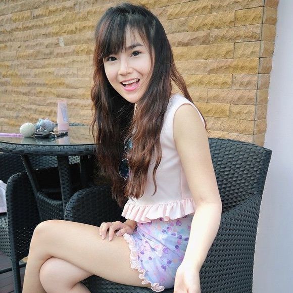 娉板浗鏍″洯鎯呮瓕mv,娉板浗鍞編缇庡コmv