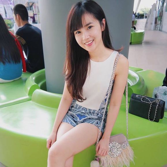 娉板浗鏍″洯鎯呮瓕mv,娉板浗鍞編缇庡コmv