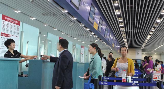 机场安检员一月工资,飞机场安检人员的工资一般是多少