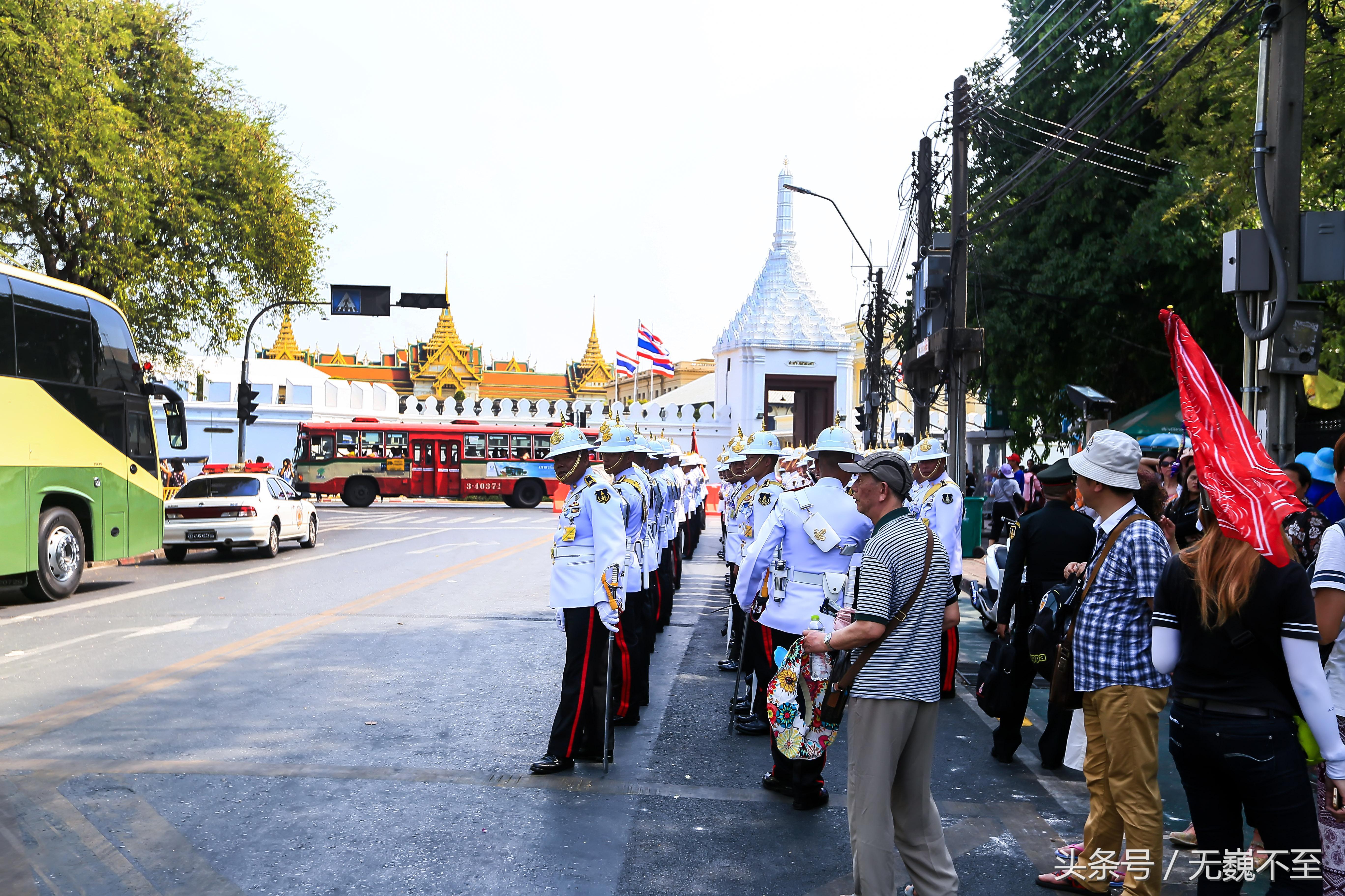 踏春曼谷，泼水大战前竟然先把泰国皇家卫队“检阅”一遍