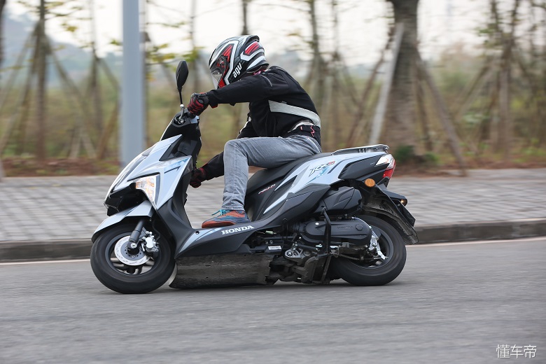 新大洲本田rx125裂行哪种颜色好看,新大洲本田裂行rx125和铃木uy125