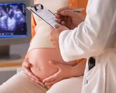 孕期见血了的都生男孩吗,怀孕早期十人九漏是漏血还是尿