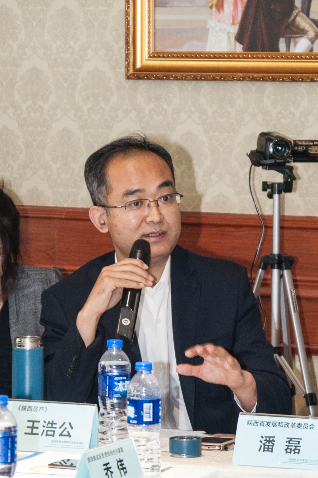 在陕西省创业投资与房地产行业交流会上,李瑞斌乔伟分别讲了话