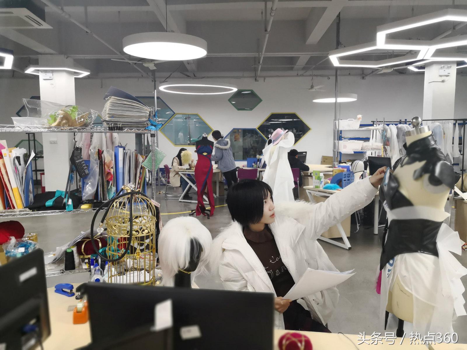 为爱好正名，大雨之夜被家人拒之门外，3女孩5年做到cos类目第一