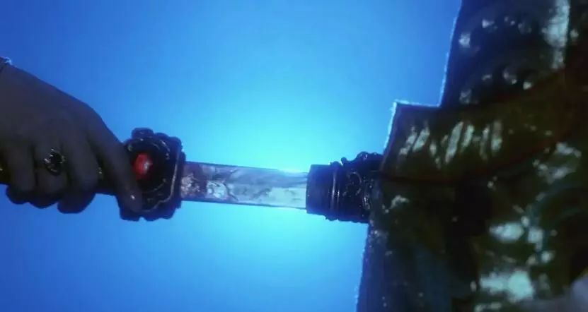 口欲的施虐到*欲情**的压抑，从程蝶衣的阉割到真虞姬的自刎