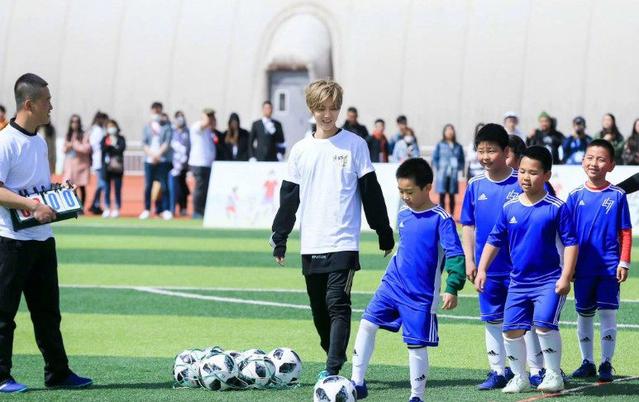 天下足球采访梅西,天下足球国足采访