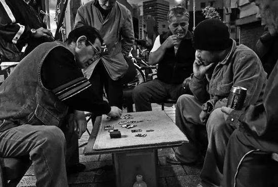 日本也有贫民窟条件简陋脏乱不堪,日本的治安还是很好的