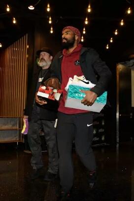 库兹马和哈登视频 (湖人库兹马哈登)