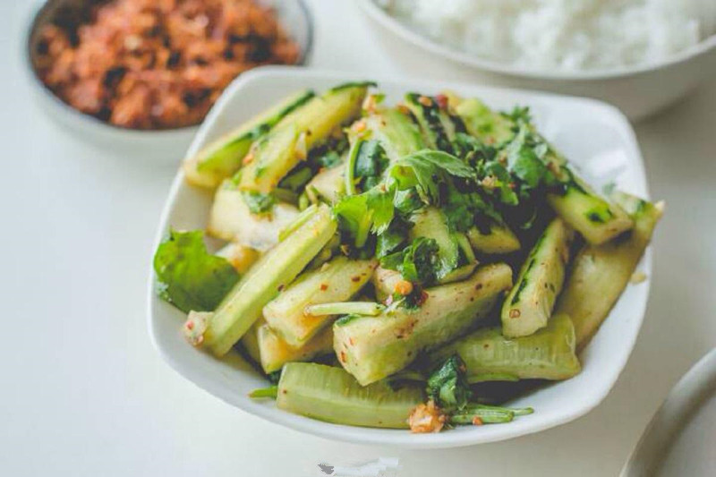 哺乳期吃东西的危害,哺乳期吃哪些对婴儿有影响