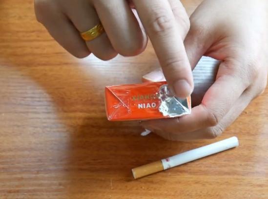 抽了几十年的烟才知道软包的拆法,软包装的烟怎么拆开比较好保存
