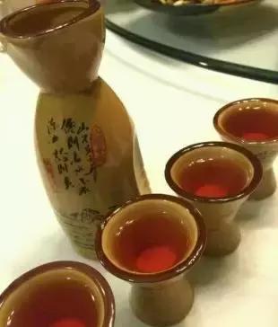 对酒当歌人生几何借酒助兴,对酒当歌人生几何举杯畅饮