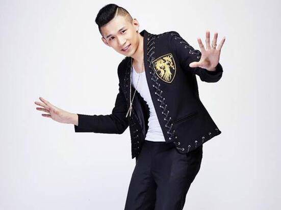 知名网红为博眼球，让51岁乞丐吃牙膏，被罚款23万