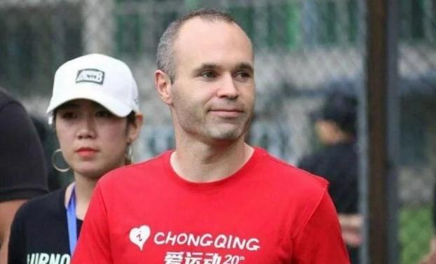 重庆斯威足球最新消息直播,伊涅斯塔加盟重庆队