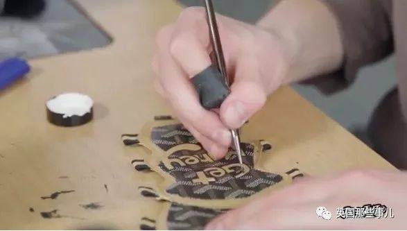 他把“假鞋”做到了极致,卖得比真鞋还贵……