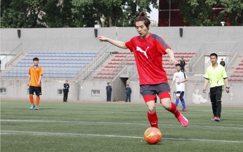 鹿晗会踢球吗,鹿晗踢球最新