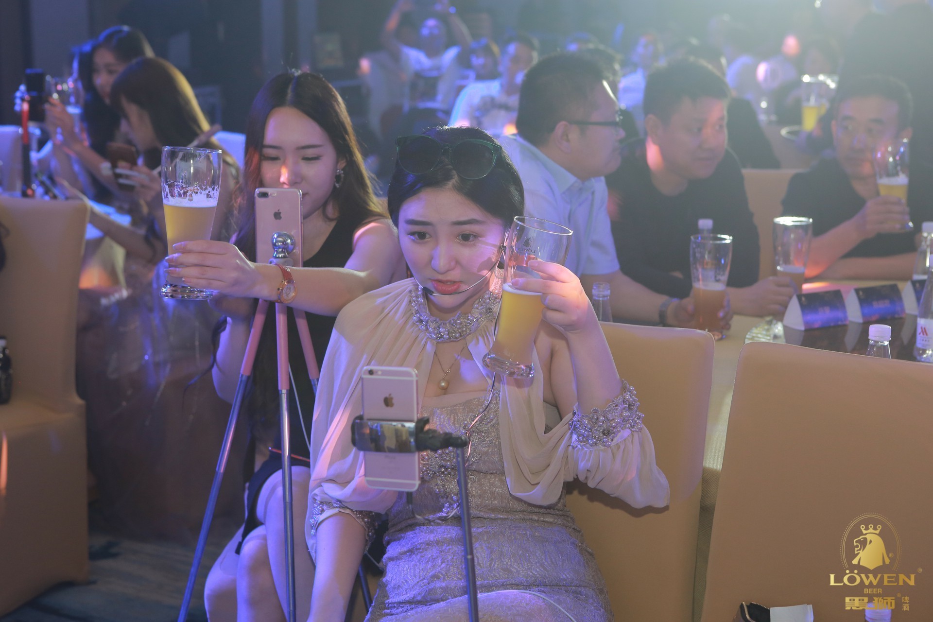 雪花黑狮原浆啤酒,网红直播饮白酒