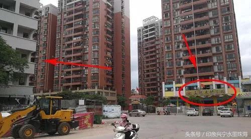 争啥？广东两女生打架打人者49秒甩23记耳光