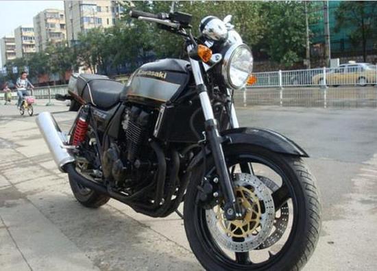 交警扣留摩托车被倒卖,车主被扣留他的车能开吗