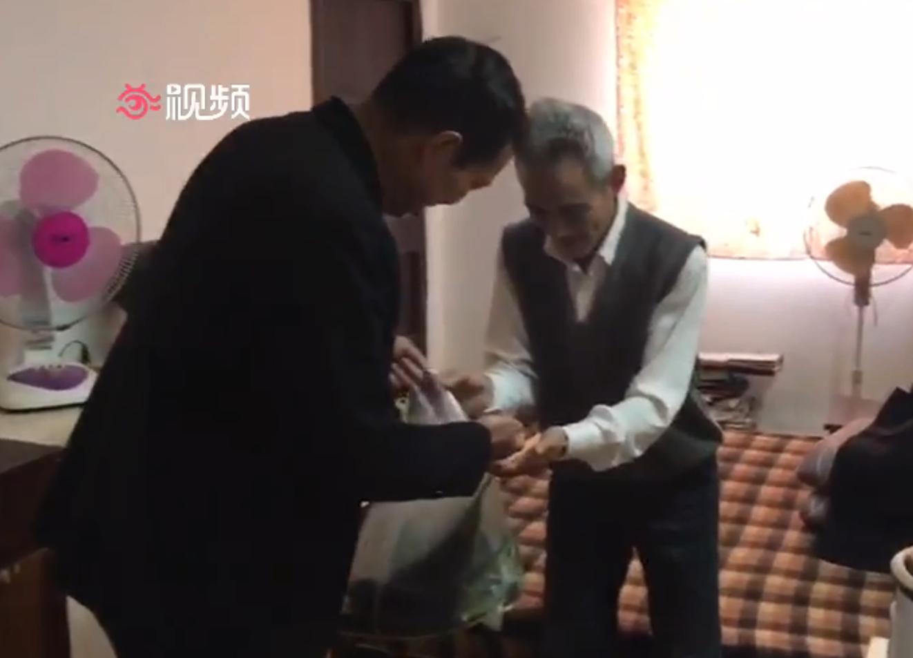 苏州“买菜哥”登上《欢乐中国人》为“家人”买菜20年绕地球半圈