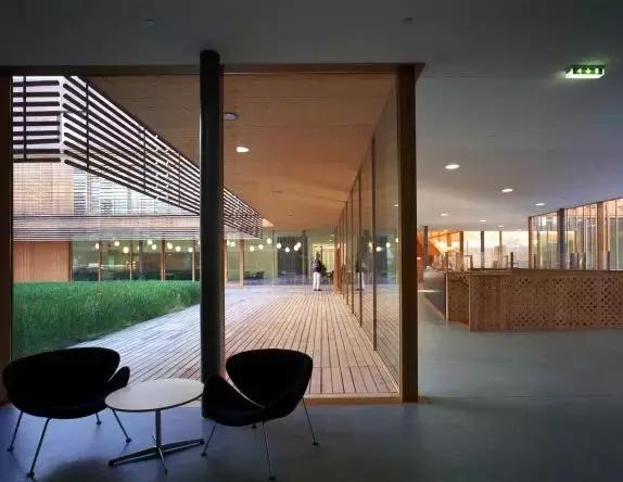 在家里闷骚，去上班腻歪，大千世界，到底哪里才是世外桃源？