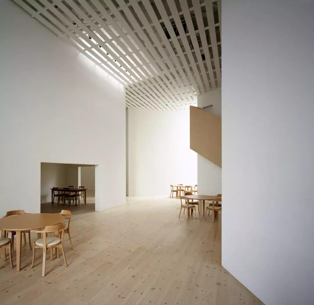 在家里闷骚，去上班腻歪，大千世界，到底哪里才是世外桃源？