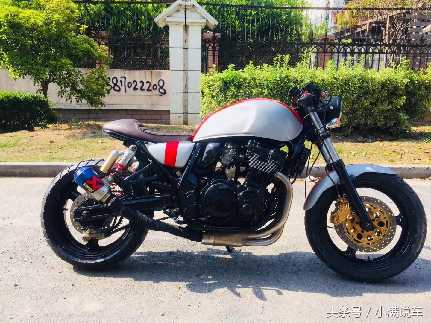 最帅复古摩托车街头回头率百分百,天气越来越热骑三轮车