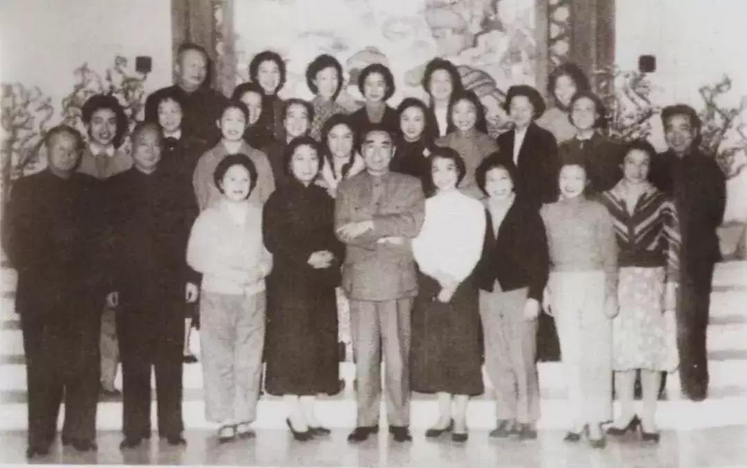 87岁老人弹梁祝,梁祝90多岁老人演奏钢琴