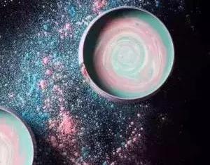 一沙一宇宙一叶一菩提,一花一世界一沙一天堂下句