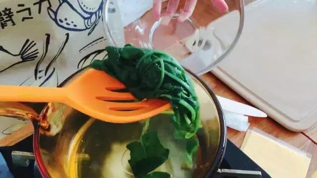 三文鱼辅食粥1岁以上的做法,三文鱼白米粥辅食怎么做