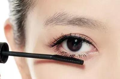 单眼皮肿眼泡无神怎么办,单眼皮肿眼泡眼妆怎么化