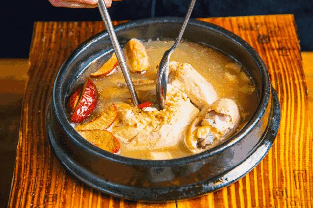 开业6年依旧爆满,老字号鸡汤店