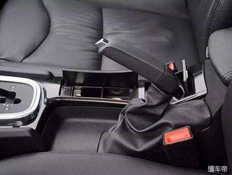 车子未停稳误按电子手刹有危害吗,低速误碰电子手刹伤车吗